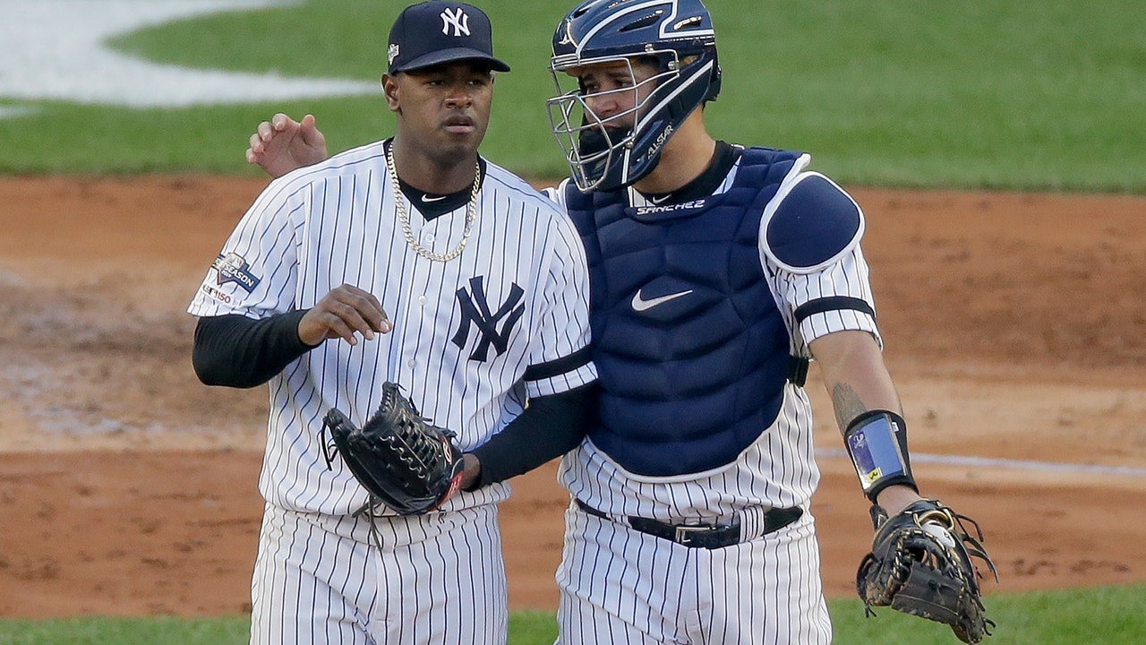 Yanks' Boone defends catcher Sánchez as 'excellent' defender